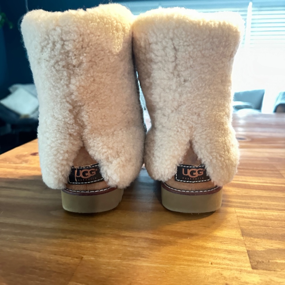 UGG Boots - Picture 4 of 4